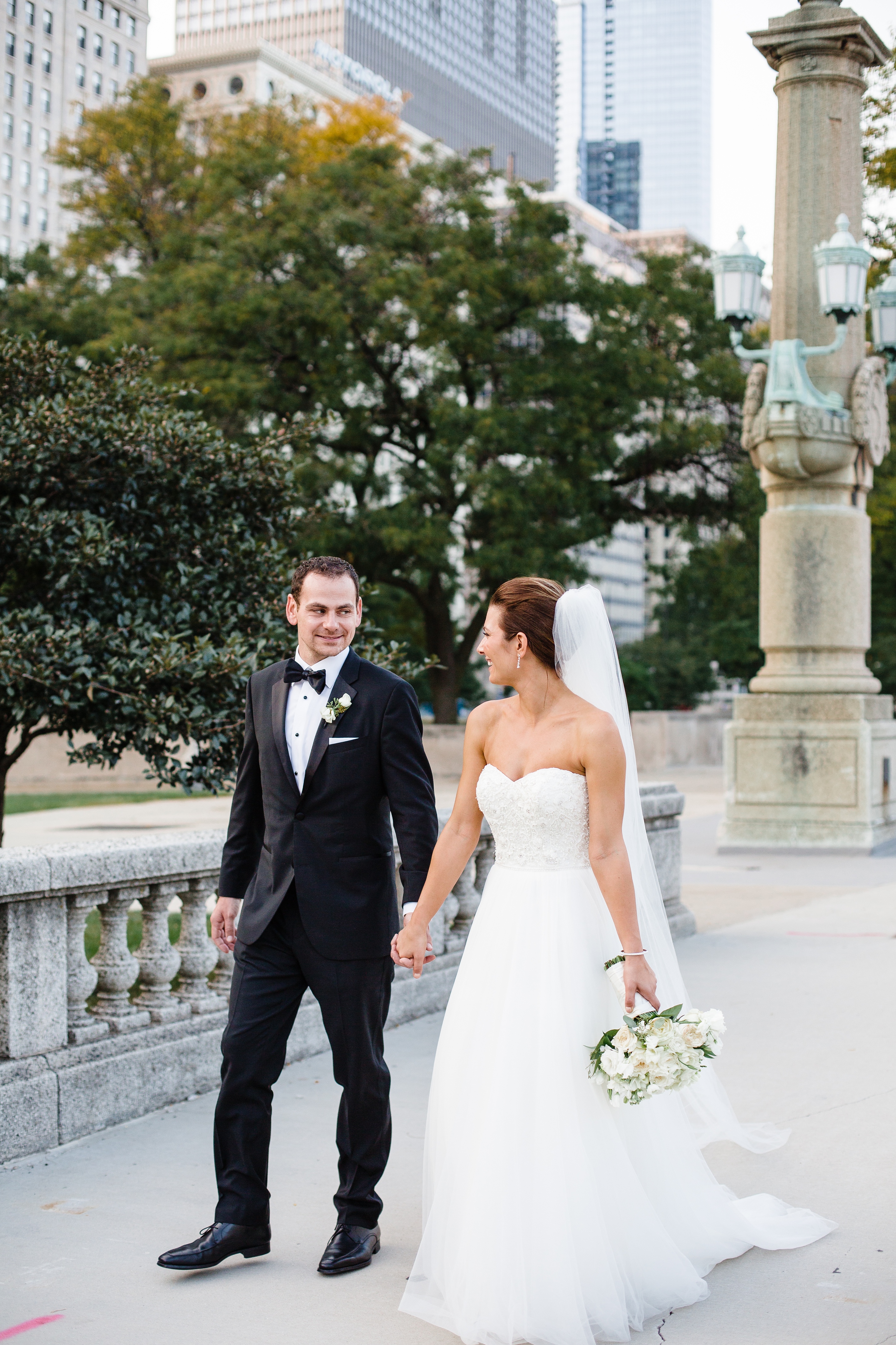 ClassicElegantDowntownChicagoWedding_0011.jpg