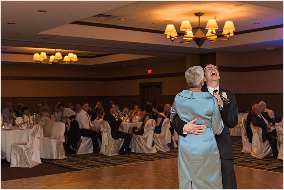 Libertyville_DoubleTreee_Wedding_0072.jpg